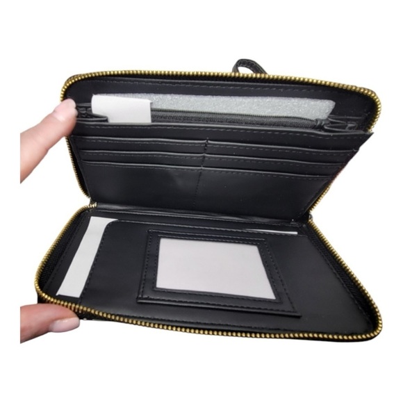 NWT Betsey Johnson Animal Print Hearts Zip Around Wallet Clutch Wristlet - Picture 3 of 3